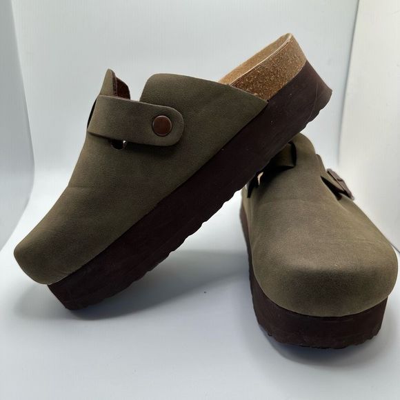 CUSHIONAIRE Women's Cork Footbed Platform Clog 6 OLIVE - Picture 7 of 7